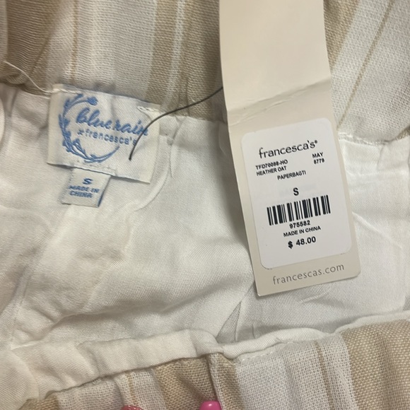Size small white and cream Francesca’s paper bag shorts - Picture 4 of 4